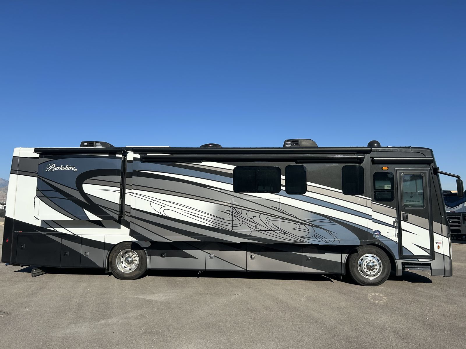 2023 Berkshire XL 37A