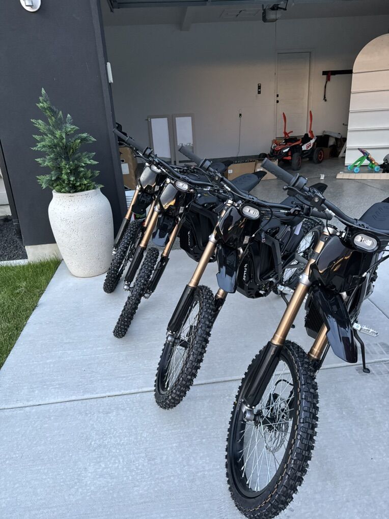 2025 Surron Light Bee X (Brand New) Carbon Black