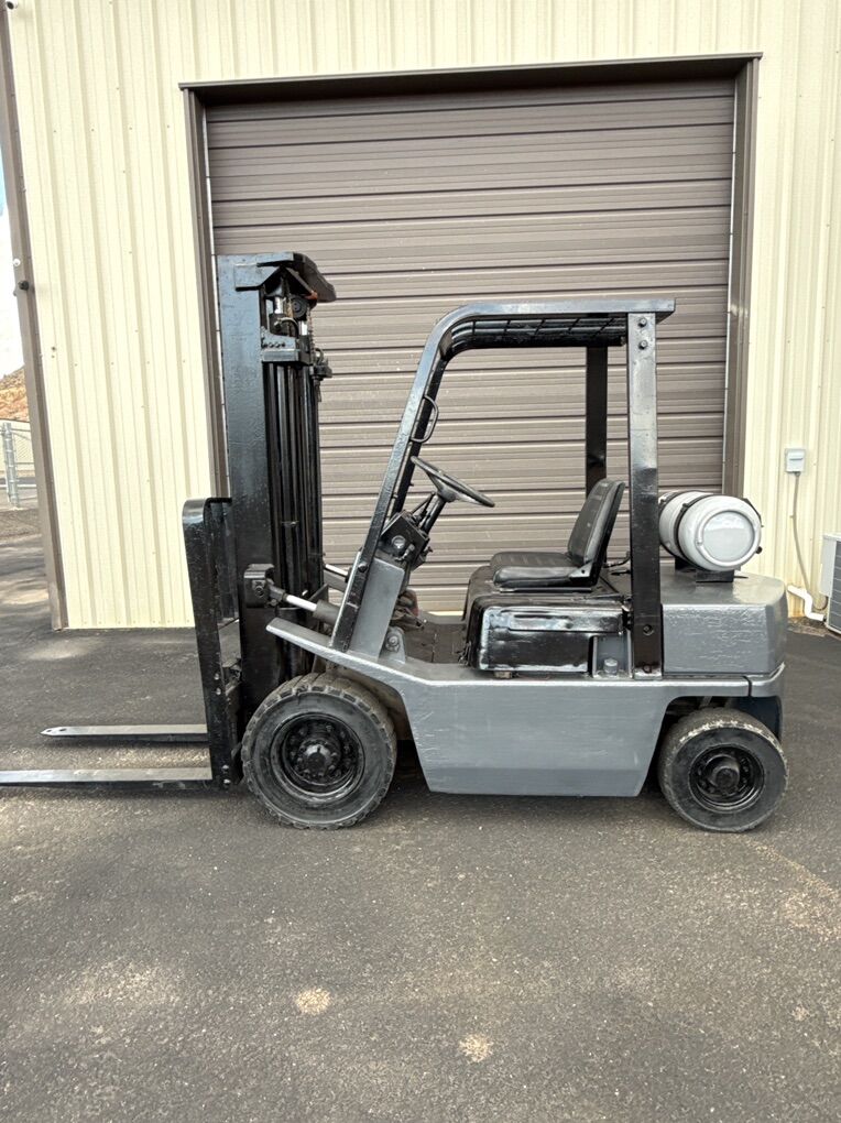 Nissan Propane Forklift 5k Solid Pneumatic Tires