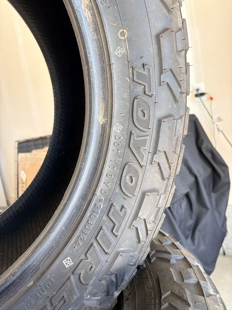 P285/55 R 20 Toyo Tires Open Country