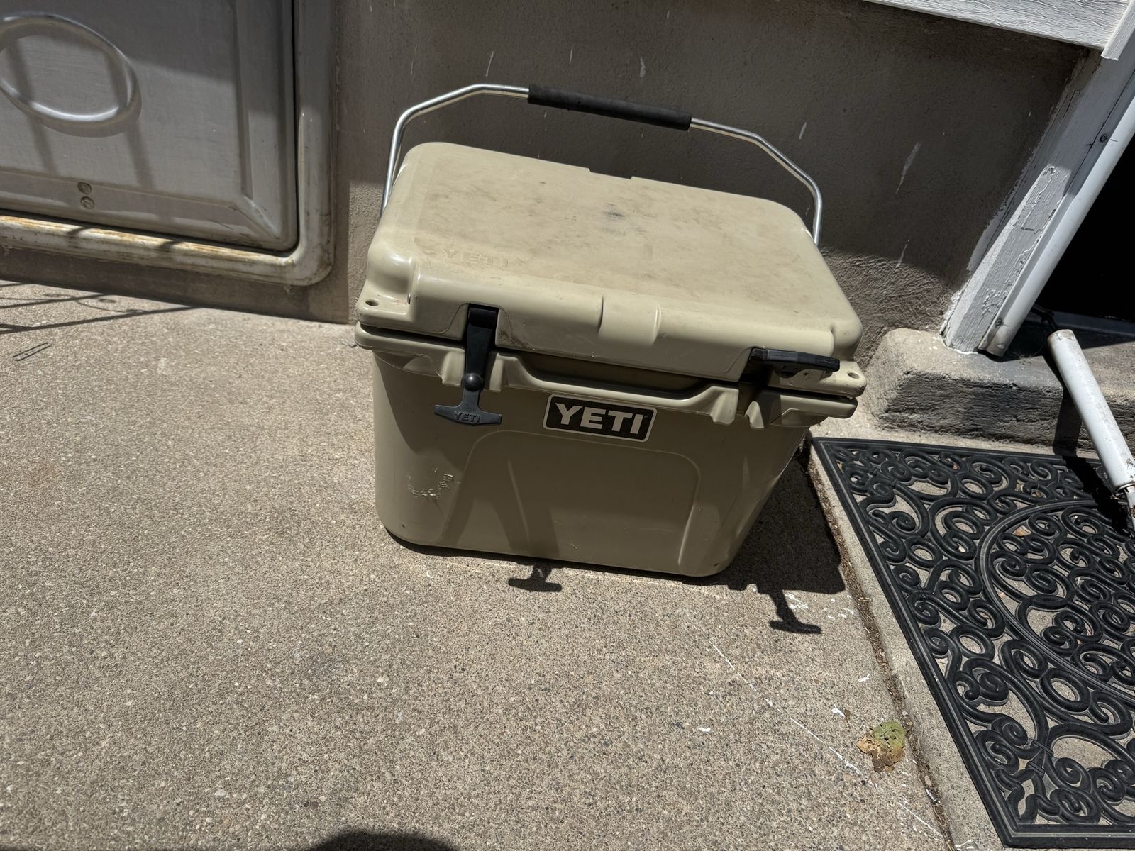 YETI Roadie 25 Hard Cooler - Tan, Durable Roto-Molded Construction with PermaFrost Insulation