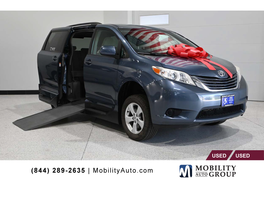 2016 Toyota Sienna LE 8-Passenger