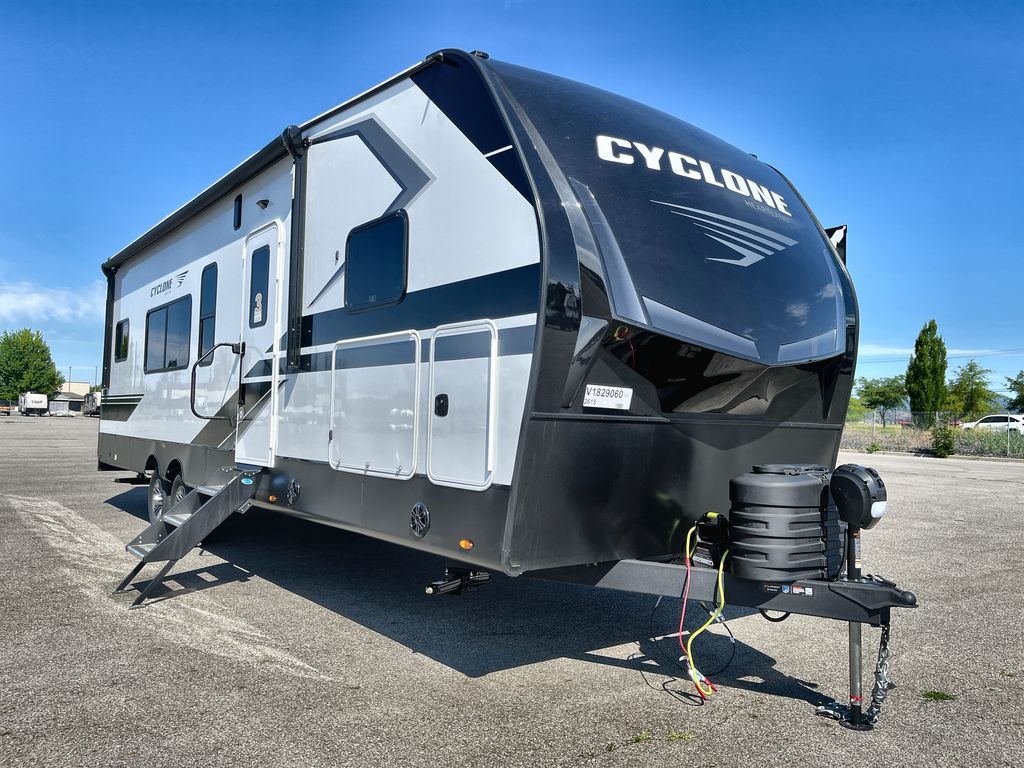 New 2027 Heartland Cyclone 2615