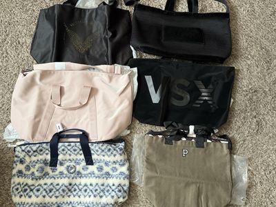 VSX, Victoria’s Secret Pink & VS tote bags $17 or 2 for $30 black pink Sherpa