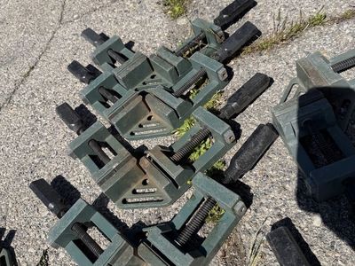 90° clamps. All 8