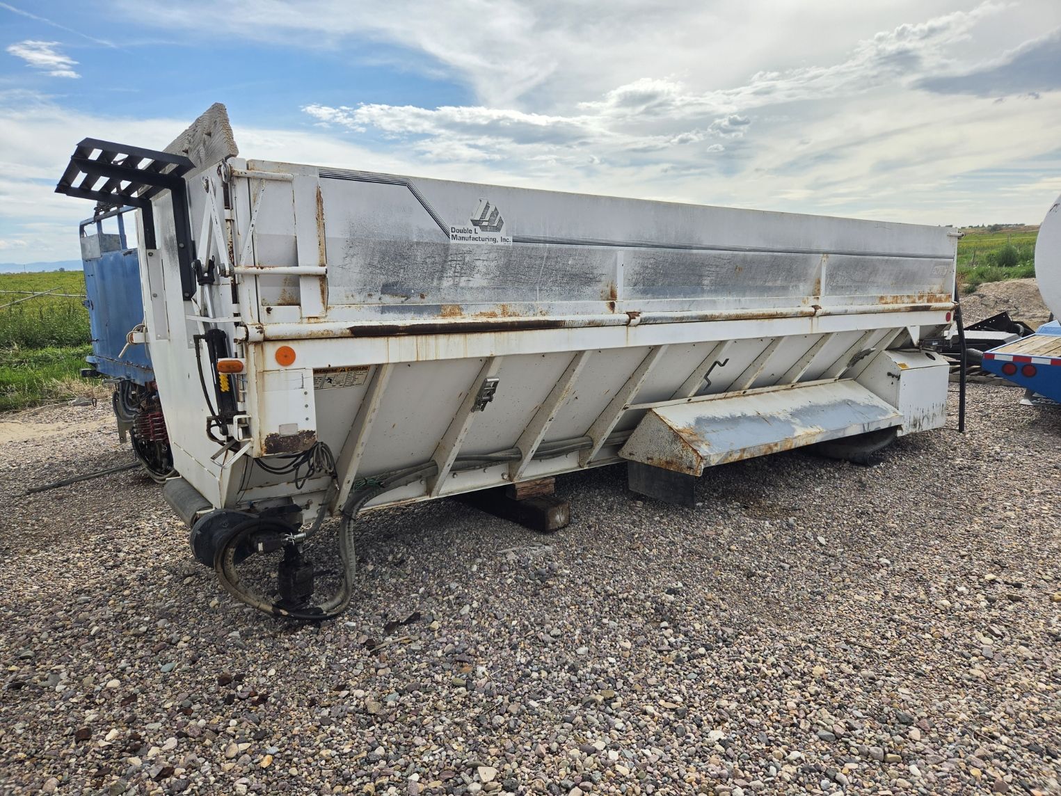 1997 Double L Self-unloading bed