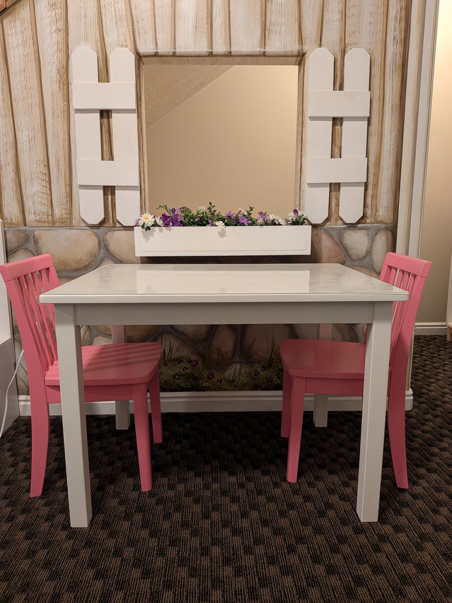 Pottery Barn Kids Carolina Small Play Table & 2 Chairs - White/Pink - Excellent