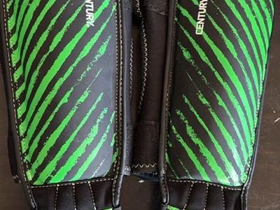 New Brave Youth Shin Guard - Century Tobilleras