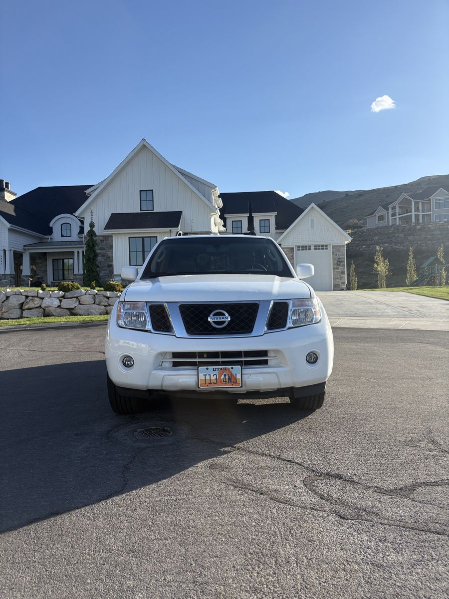 2012 Nissan Pathfinder Silver Edition