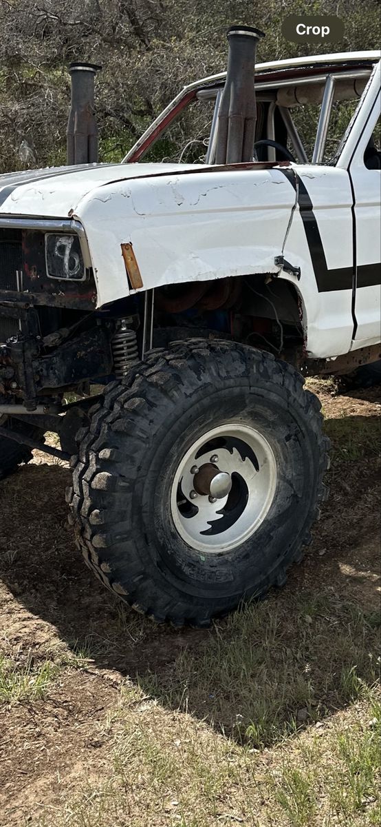 37x12.50r17 super swampers 5x5.5