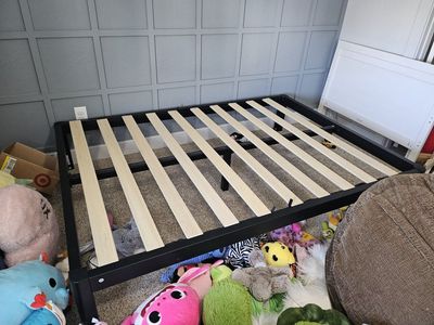super sturdy platform Bed Frame - full Size, Black Steel, Wood Slats