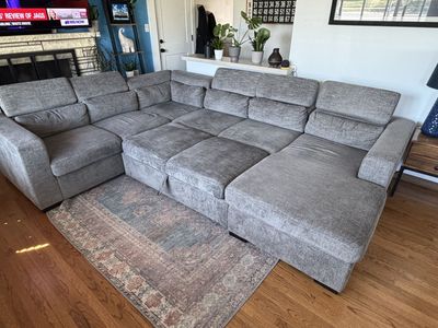 Three Piece Sectional With Chase
