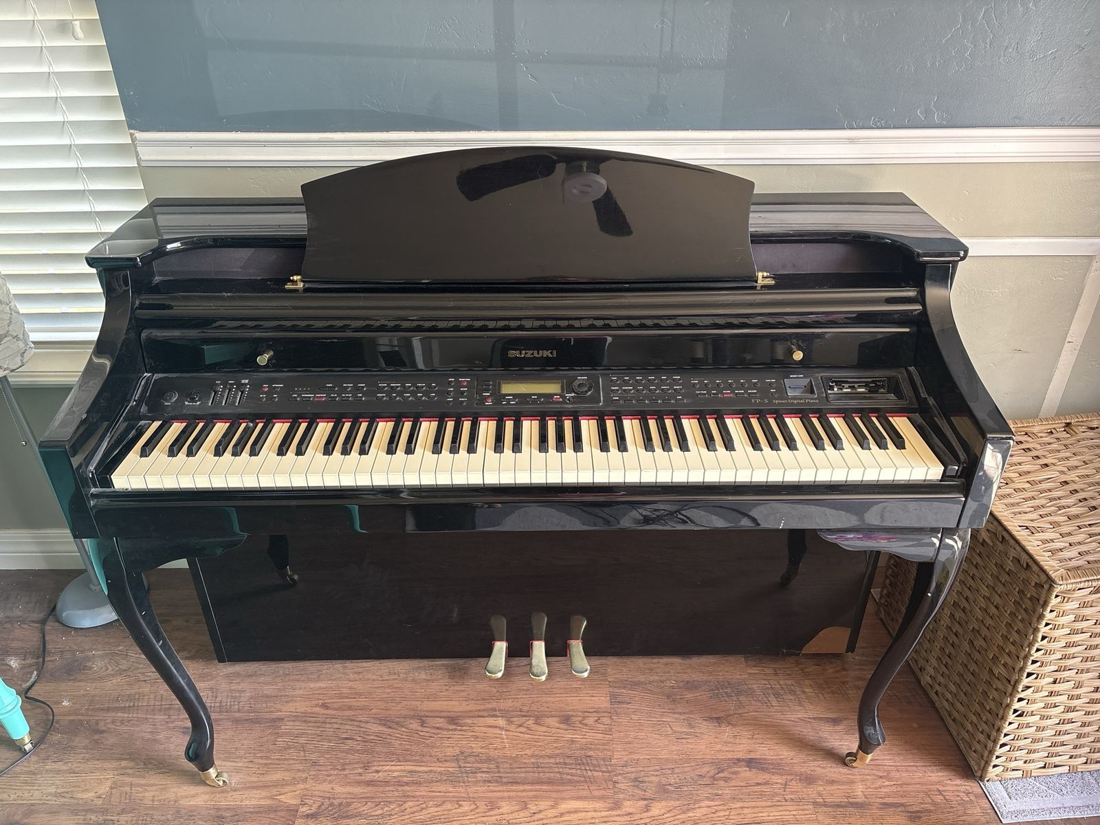 Suzuki FP-5 Spinet Digital Piano Black Gloss Finish 88 Keys