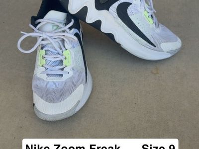 Men’s Athletic Shoes