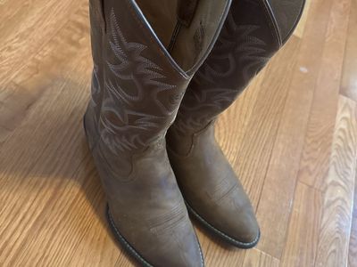 Boots, 9.5D mens. $90. Almost new