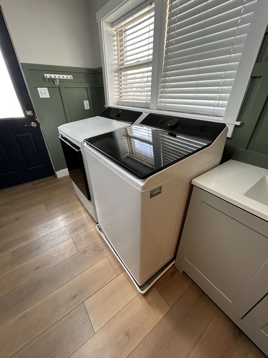 Lg Smart Washer And Dryer Combo LIKE NEW