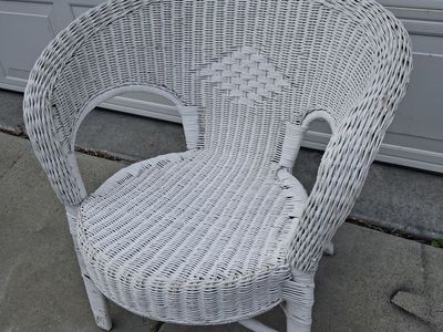 wicker white chair