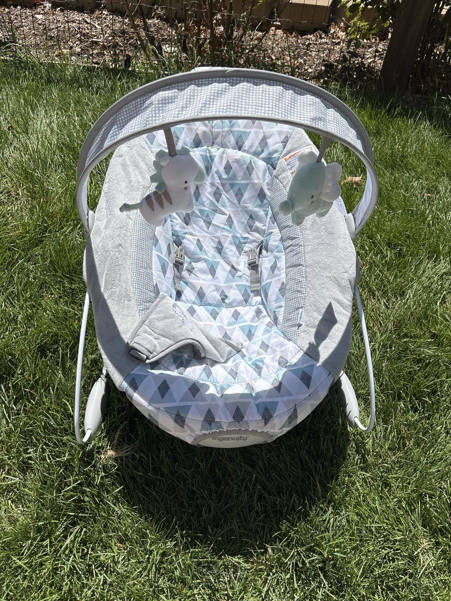 Ingenuity Baby Bouncer Seat with Toy Bar and Music/Vibration