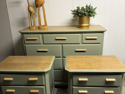 Thomasville Olive green dresser set