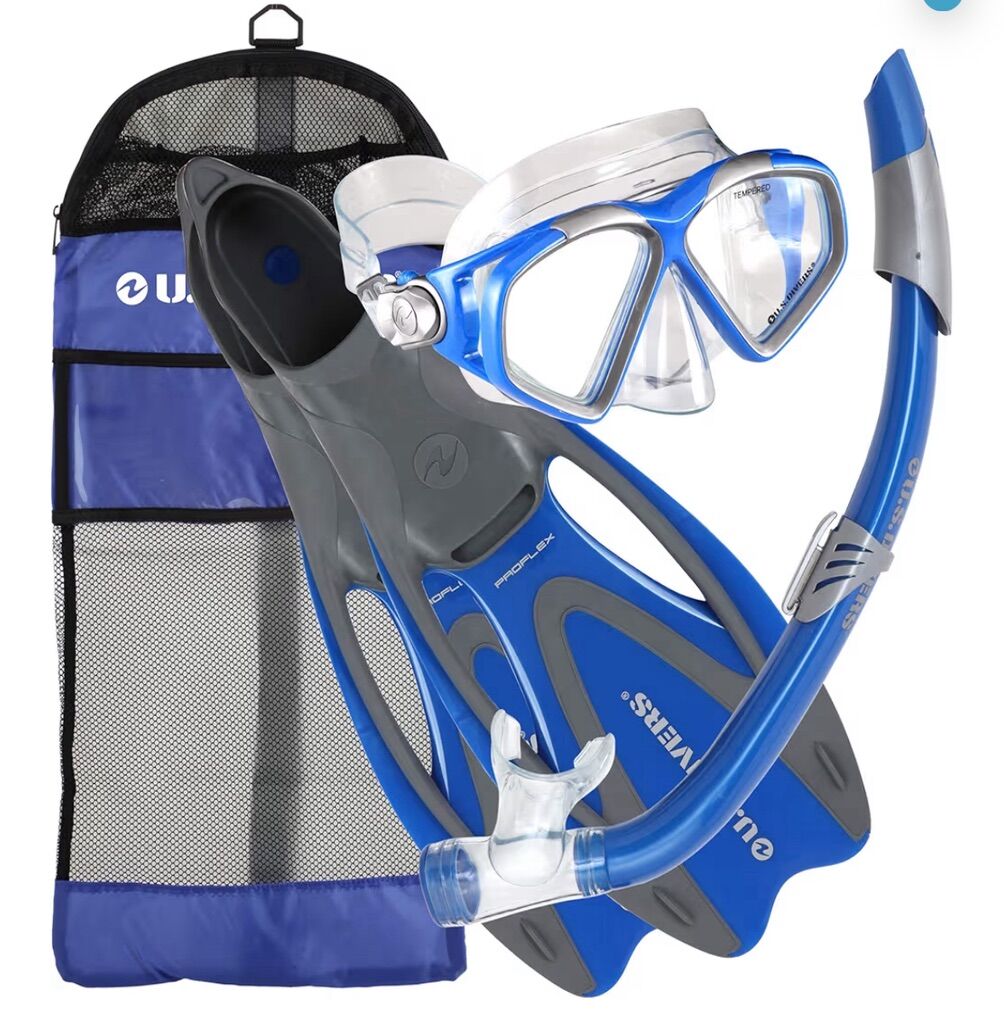 4 Sets Of Snorkeling Gear