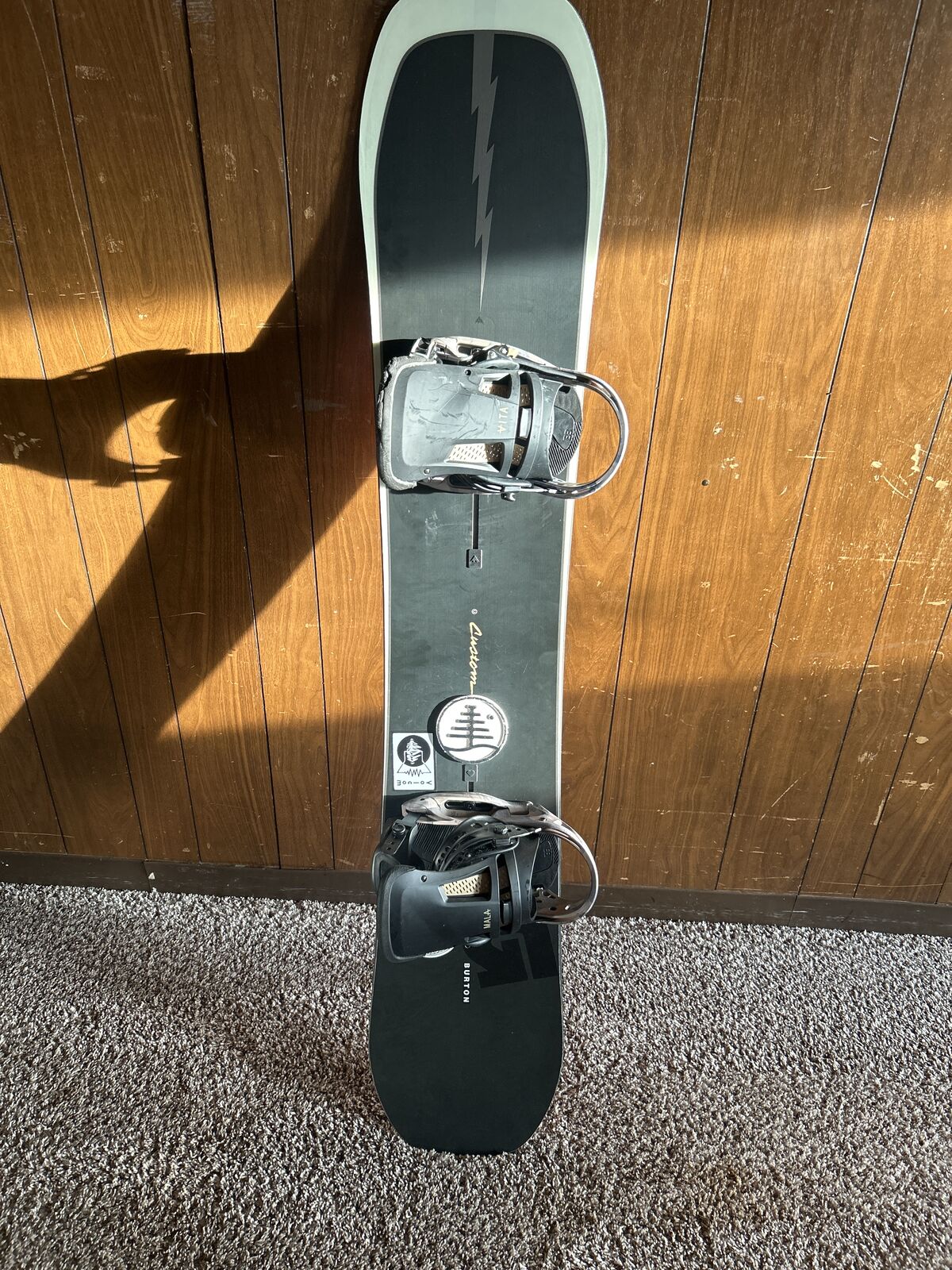 Burton custom Flying V with malavita est bindings