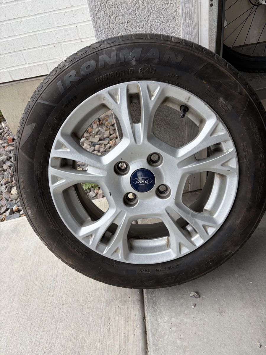 Ford wheel and tire 185/60/15