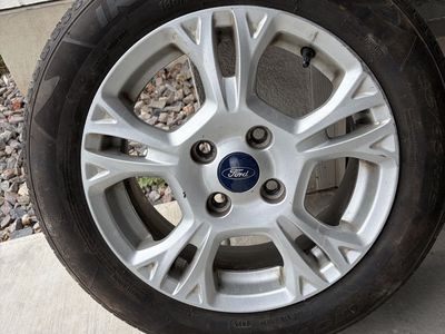 Ford wheel and tire 185/60/15