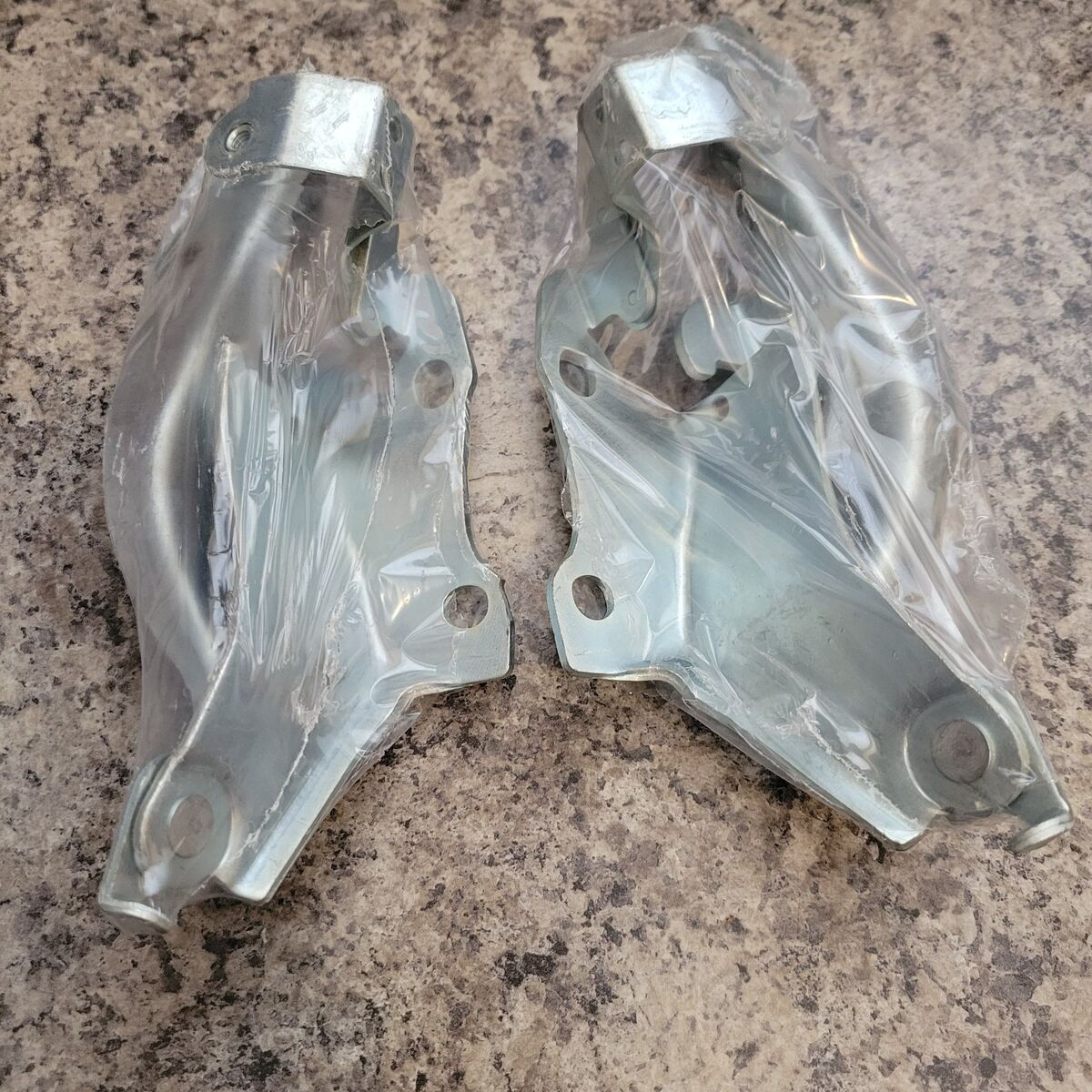 2018 Toyota Tacoma hood hinges