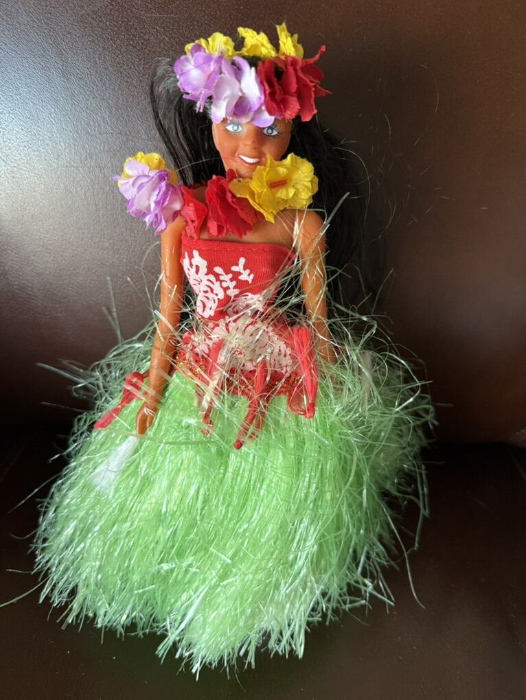 Hawaiian Dancer Doll 11