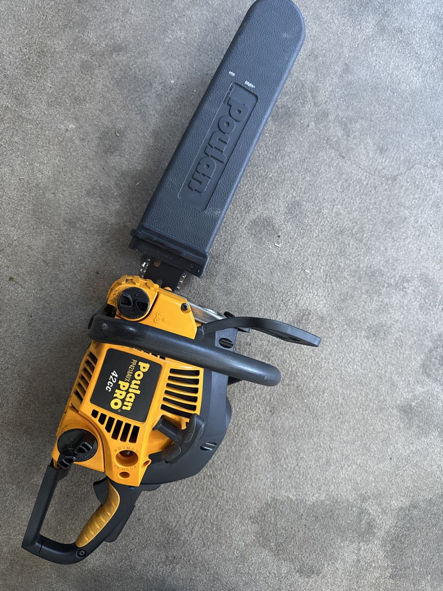 Poulan Pro PP4218AV 42cc 18-inch Gas Chainsaw with Carrying Case
