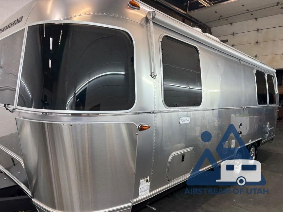 New 2025 Airstream Flying Cloud 25FB Stock #25U026