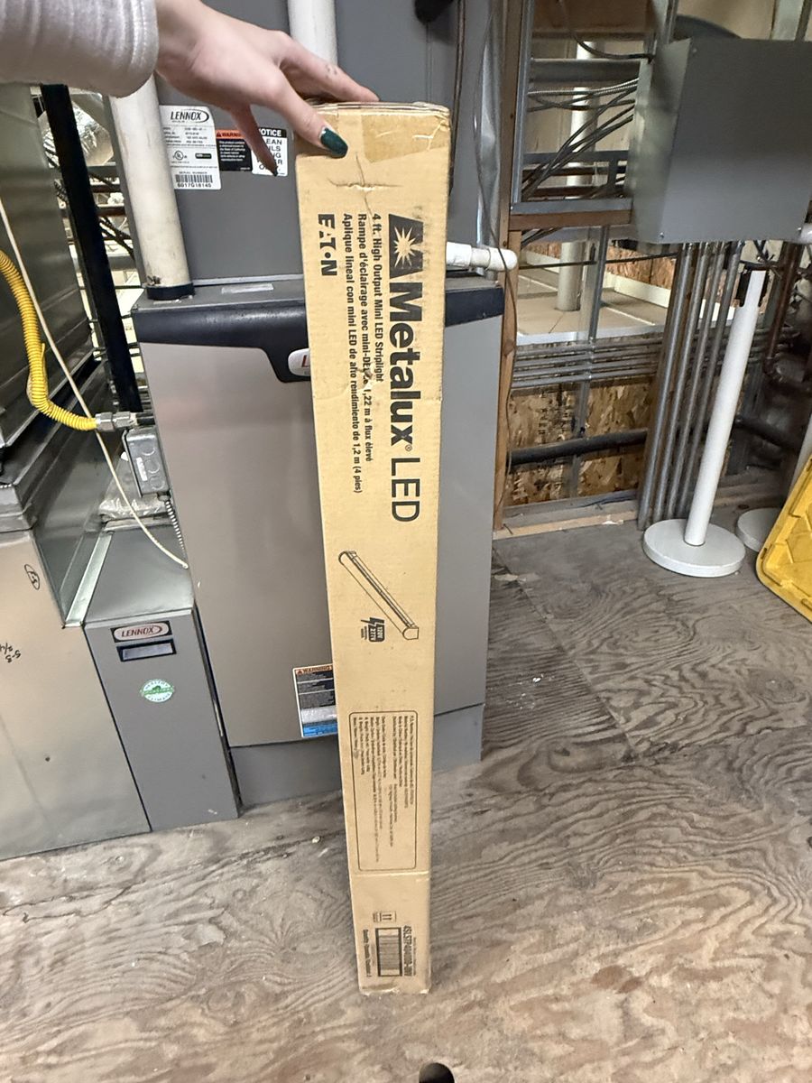 Eaton Metalux 4 ft. High Output Mini LED Striplight new in box