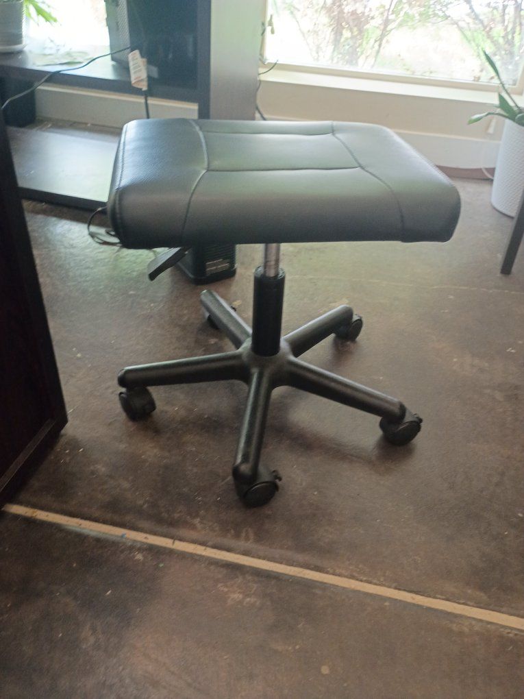 Black Rolling Rolling Stool Task Chair with Adjustable Height