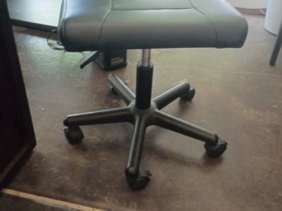 Black Rolling Rolling Stool Task Chair with Adjustable Height