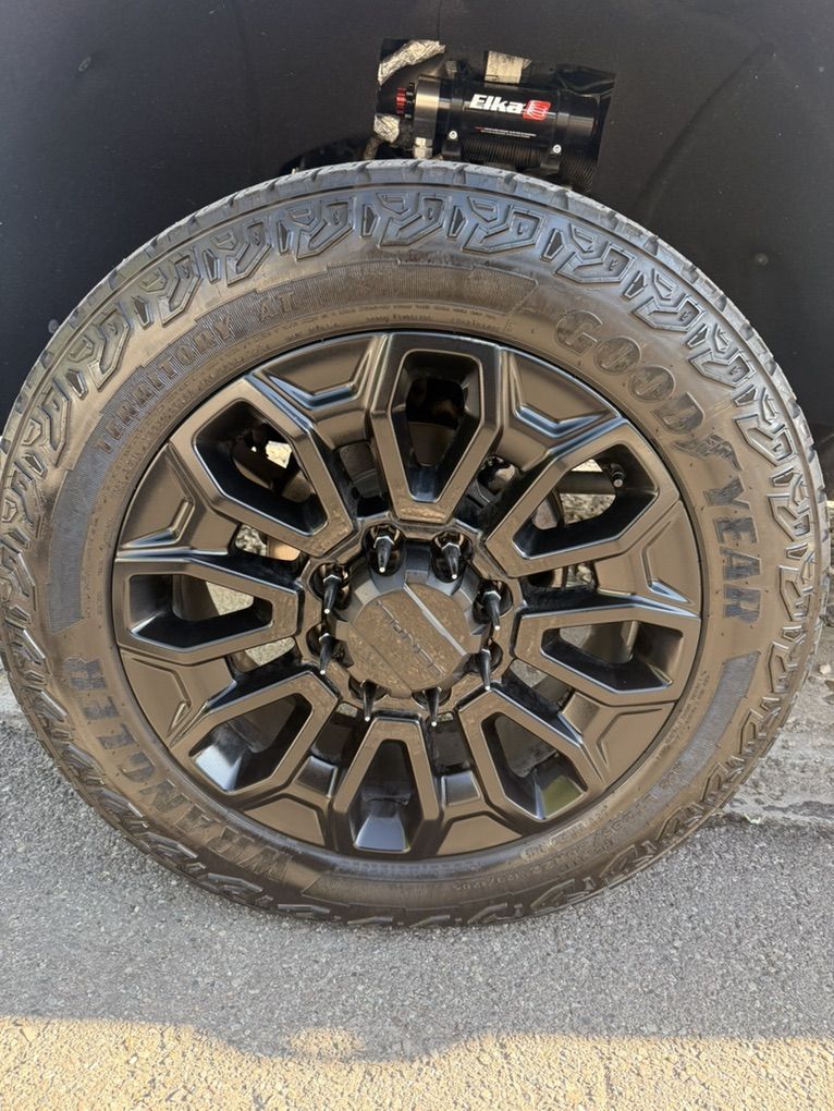 22 GMC 8 Lug Wheels 8x180