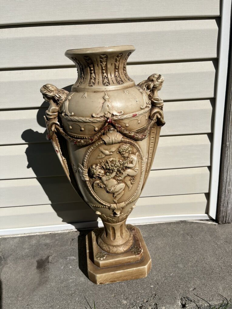 MARWAL 21 GREEK ROMAN CHERUBS VASE