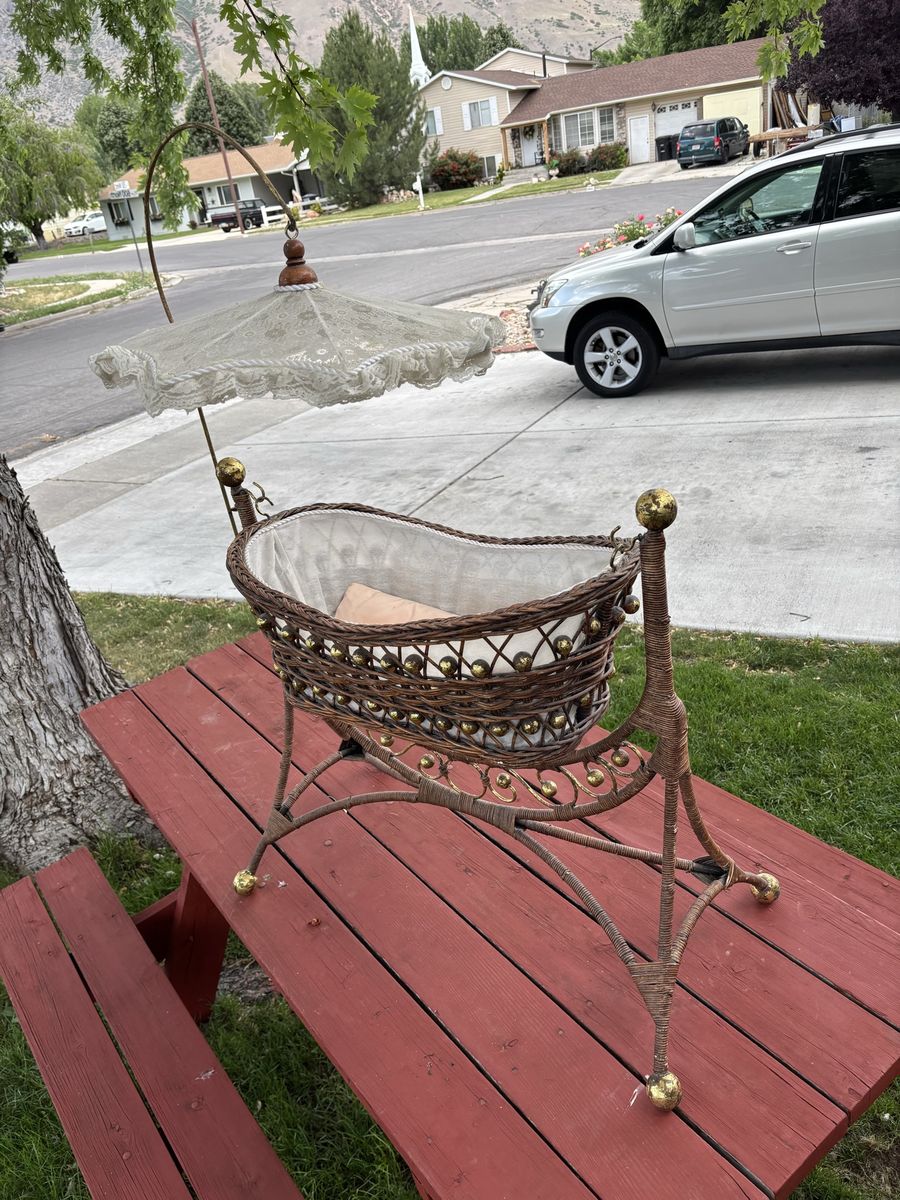Allan Agohob Rattan Wicker Woven Bassinet swinging crib