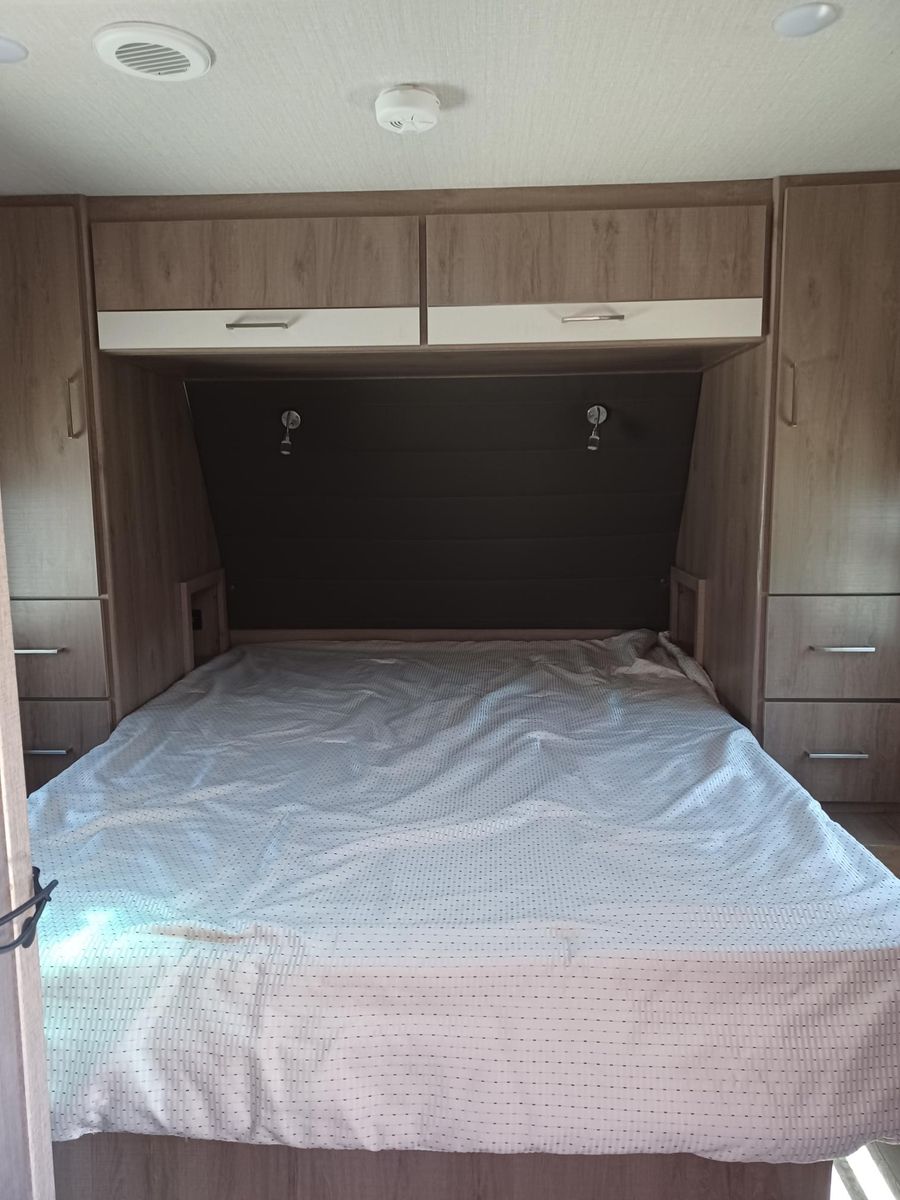 Main image 3