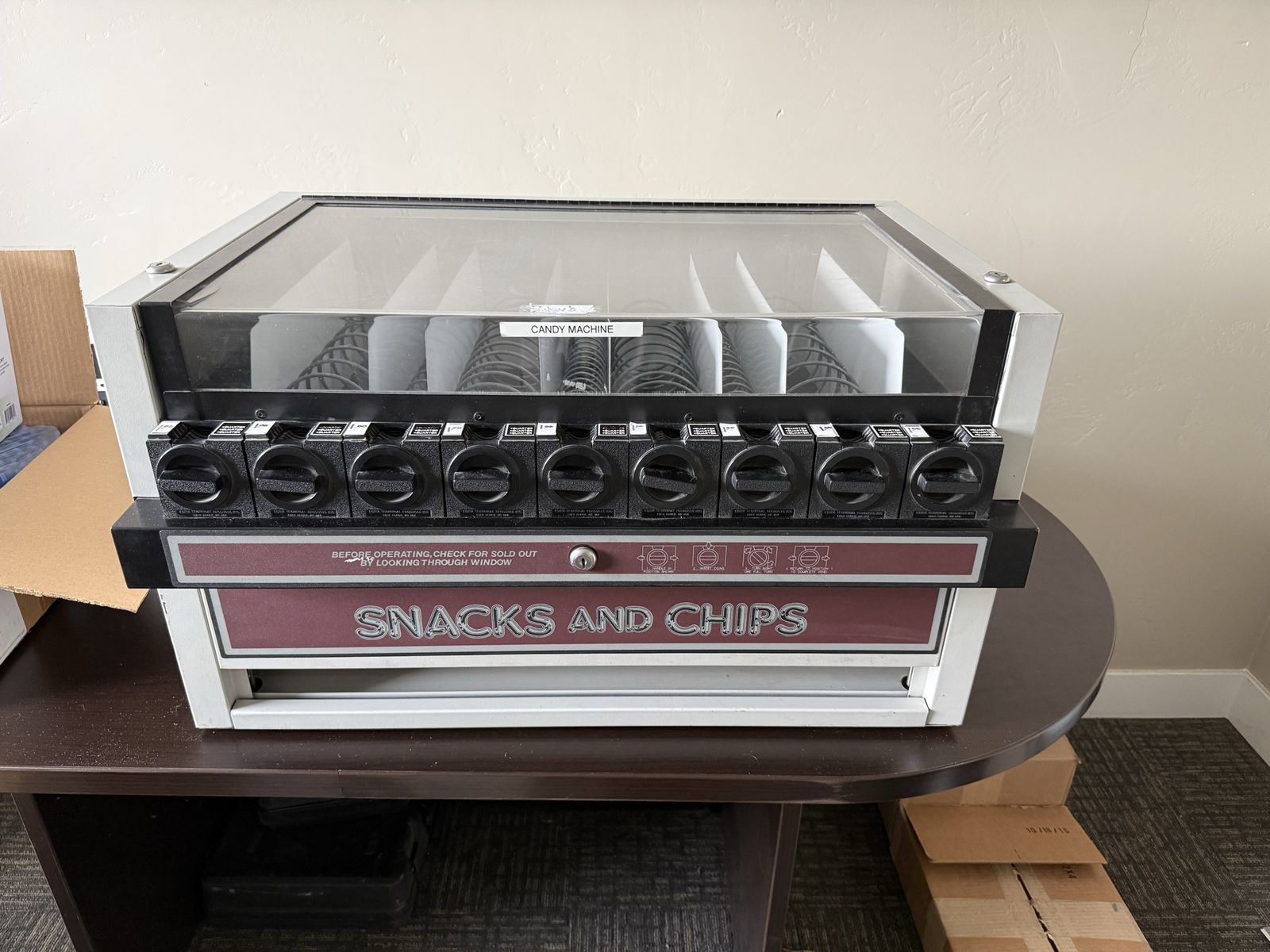 Classic Snack & Chips Vending Machine – Quarter Operated