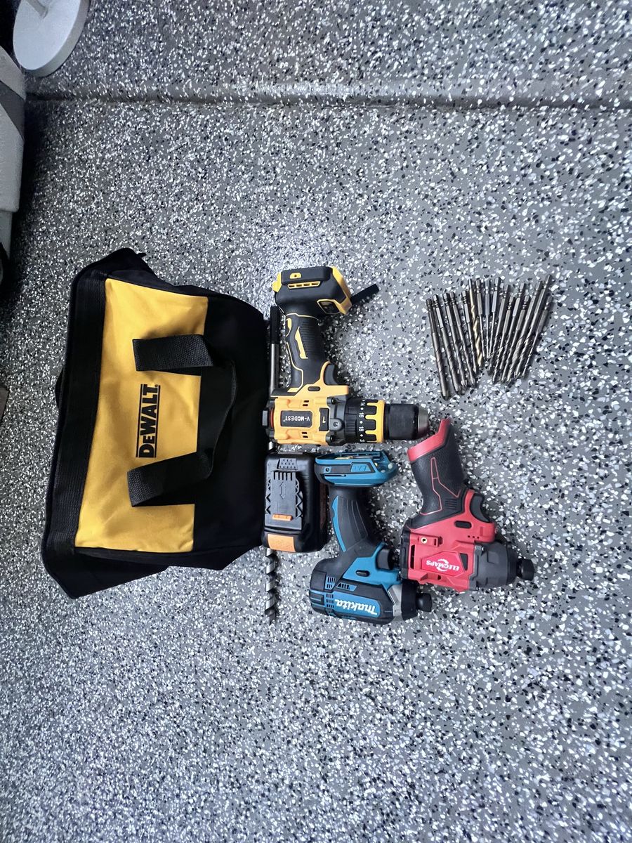 3 Drills 12v and 20v. Battery, Drill Bits, carrying bag