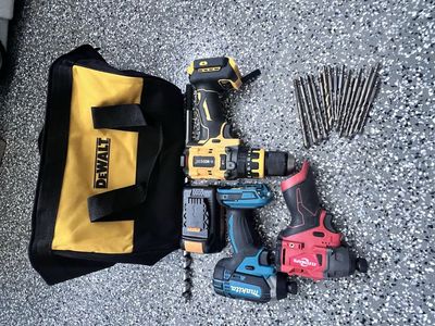 3 Drills 12v and 20v. Battery, Drill Bits, carrying bag
