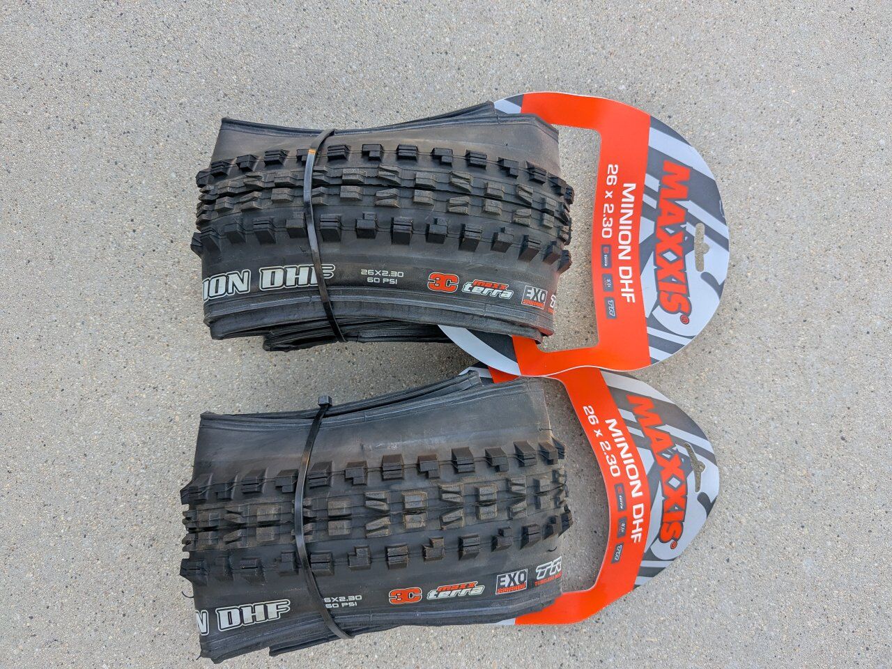 maxxis 26x2.3 minion dhf exo