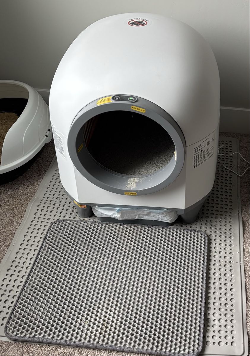Warcat Automatic litter box and brand new bags
