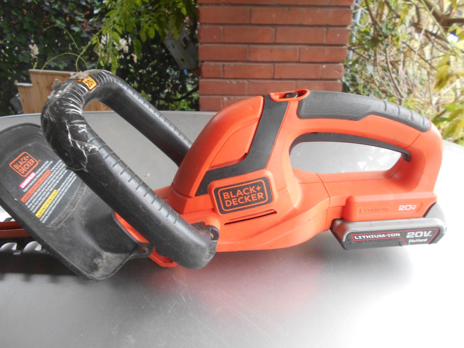 Hedge Clippers Trimmer 20 volt 22 inch Lithium Battery Cordless