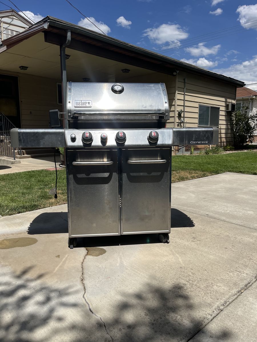 Weber Grill—Genesis 4 Burner Natural Gas