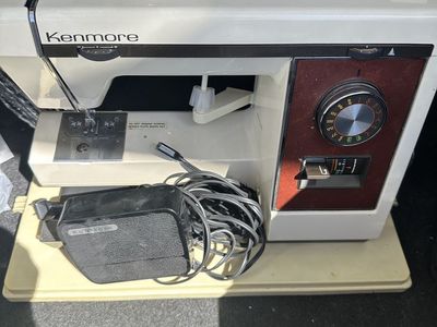 Kenmore sewing machine,working condition,original pedal and case included