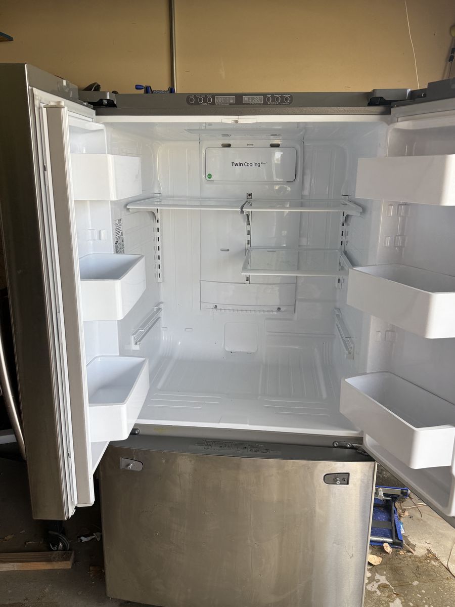 Samsung 26 Cu French Door Frid/freezer ice Maker!