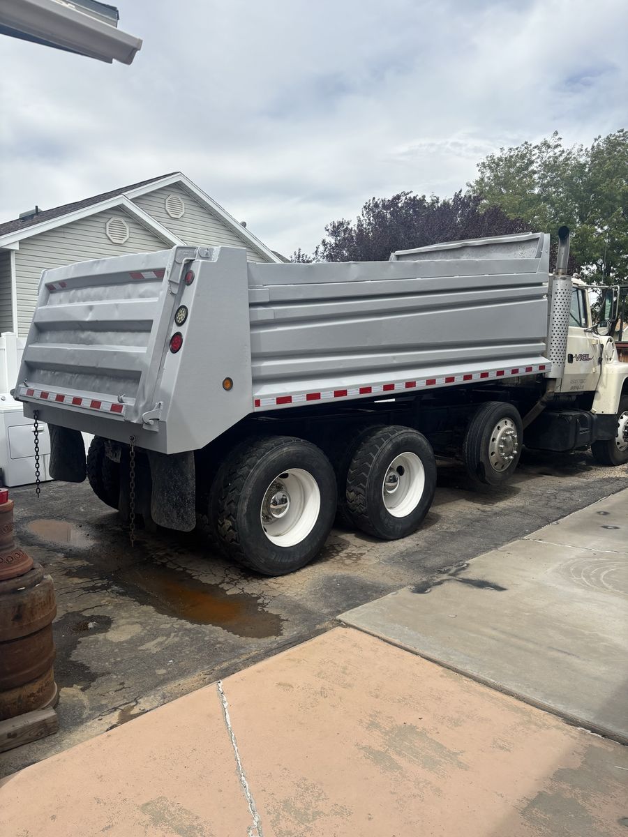 1997 Ford 9000 Conventional dump truck