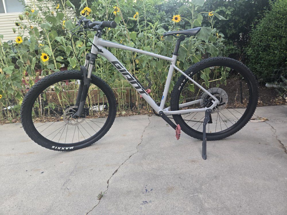 Giant Talon 2 Mountain Bike Size Large 29 Inch Wheels Gray