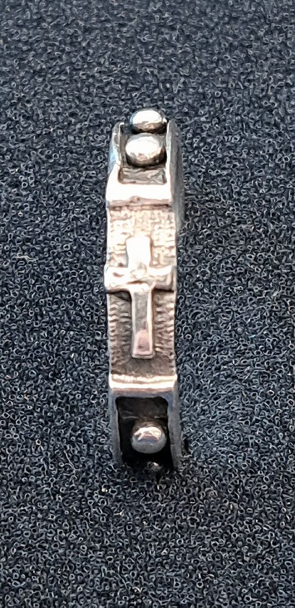 Silver Rosary Ring w/raised borders - Stamped 925 - Size 7.5 /2.2 grams